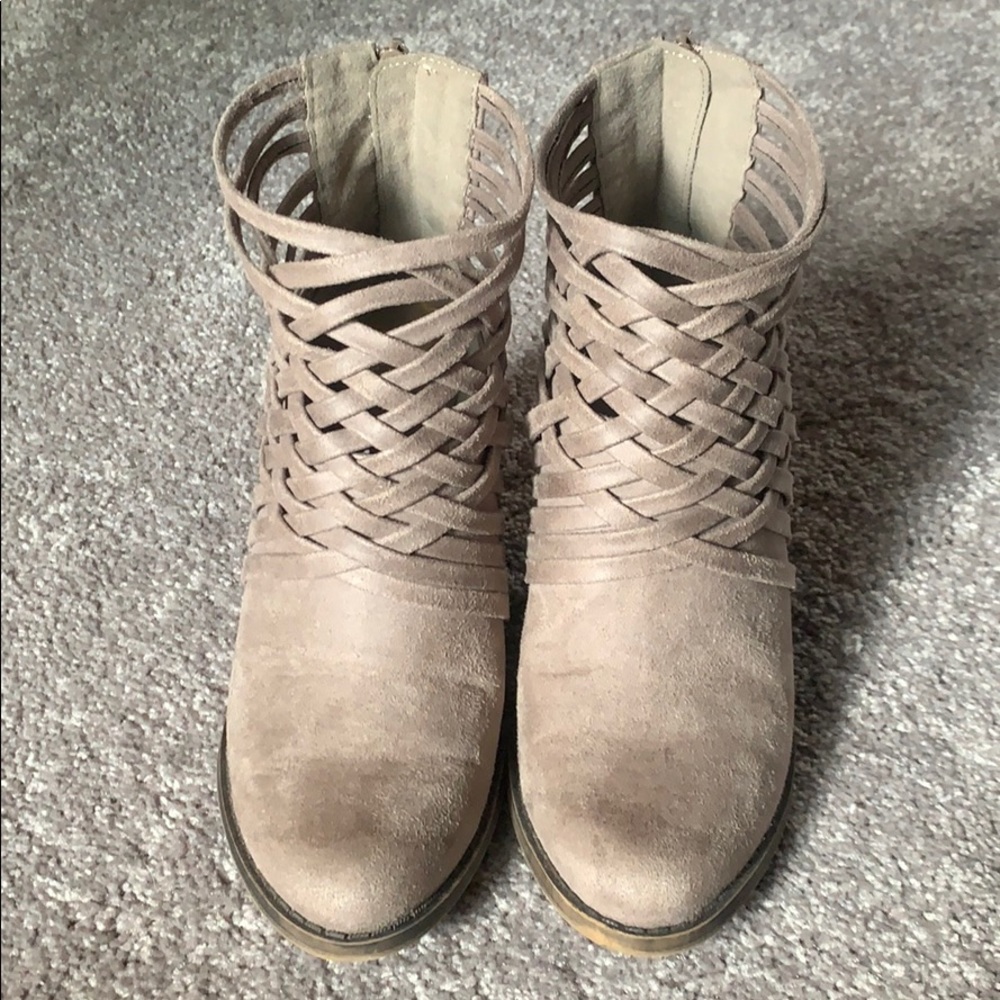 Size 8 Fergalicious Weever Doe Booties